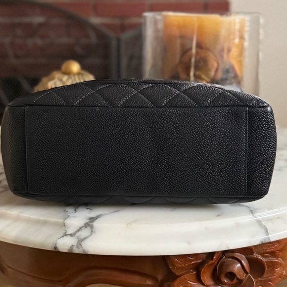 Chanel Petite Shopping Tote - Picture 3 of 8